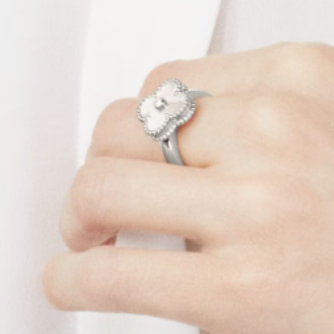 Alira Clover Ring | White & Silver