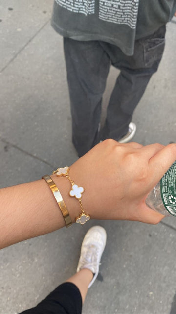 LOVED BY 10,500+ CUSTOMERSBecome part of our community and discover timeless style.