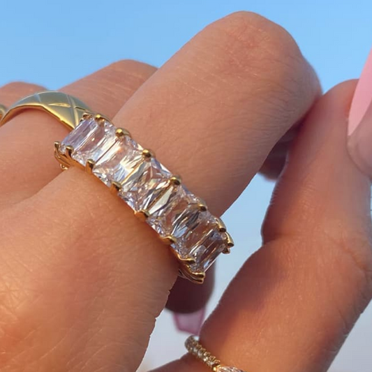 Amara Elegant Ring