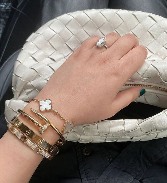Elara Elegance Nail Deluxe Bracelet | Gold